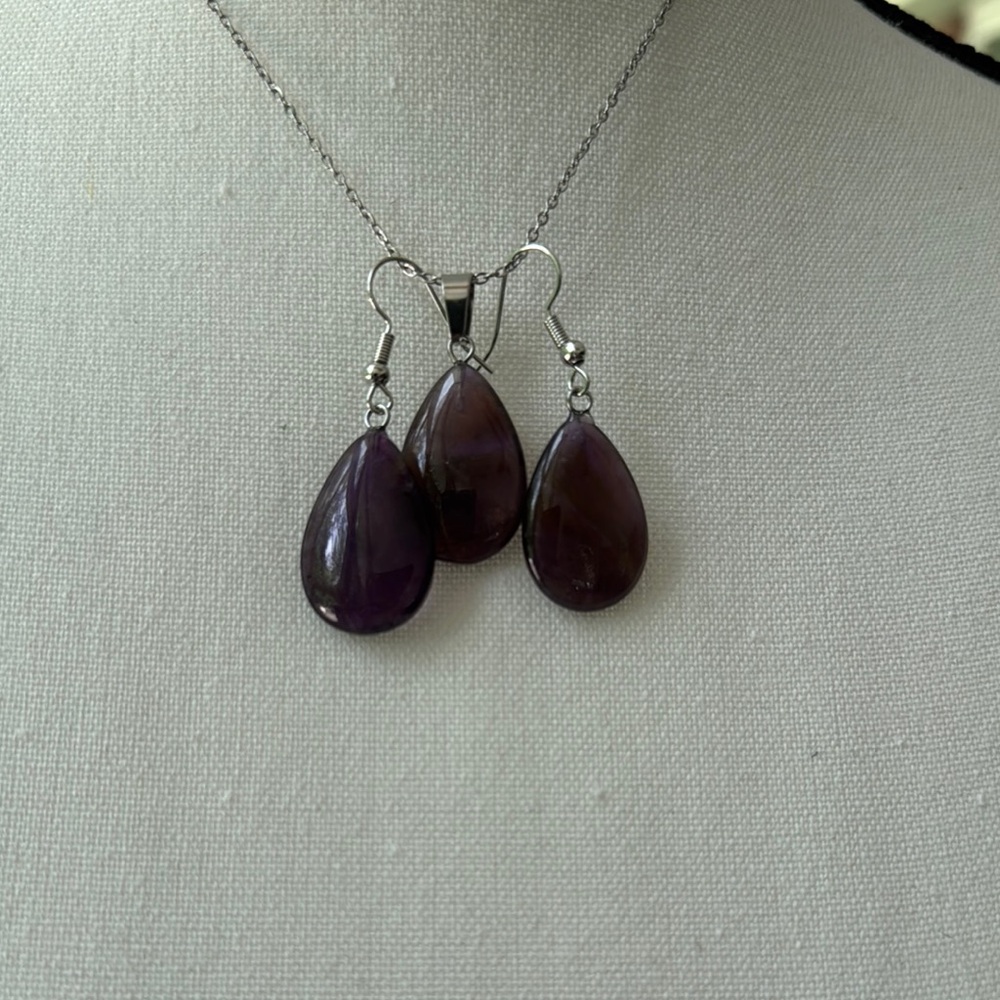 Elegant Amethyst Teardrop Jewelry Set.

Homemade by expert craftsman